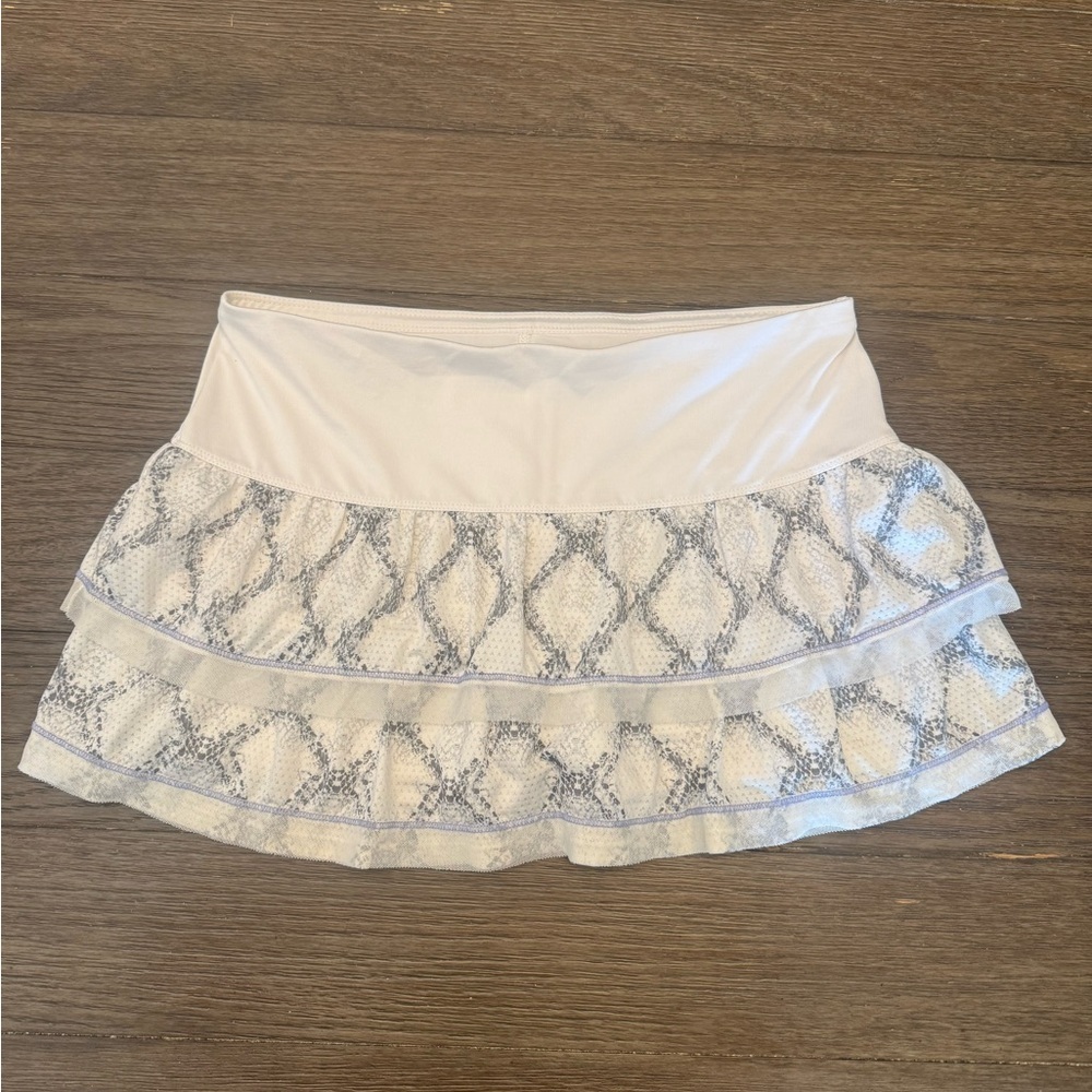 Lucky in love White and Gray Patterned skort 12" hem to waist size medium womens